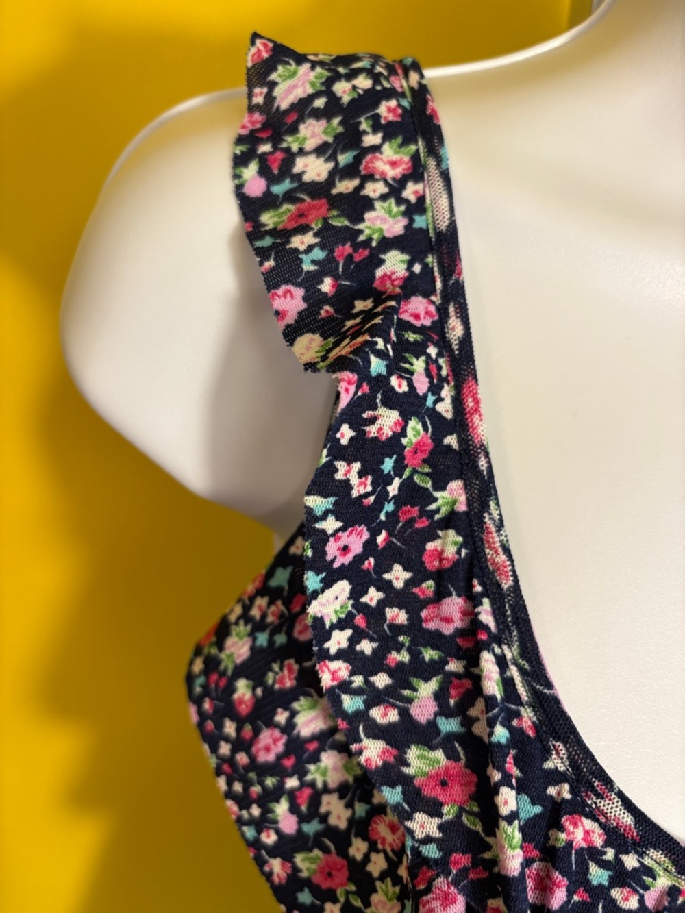 Express Floral Ruffle Tank Top - Picture 2 of 4